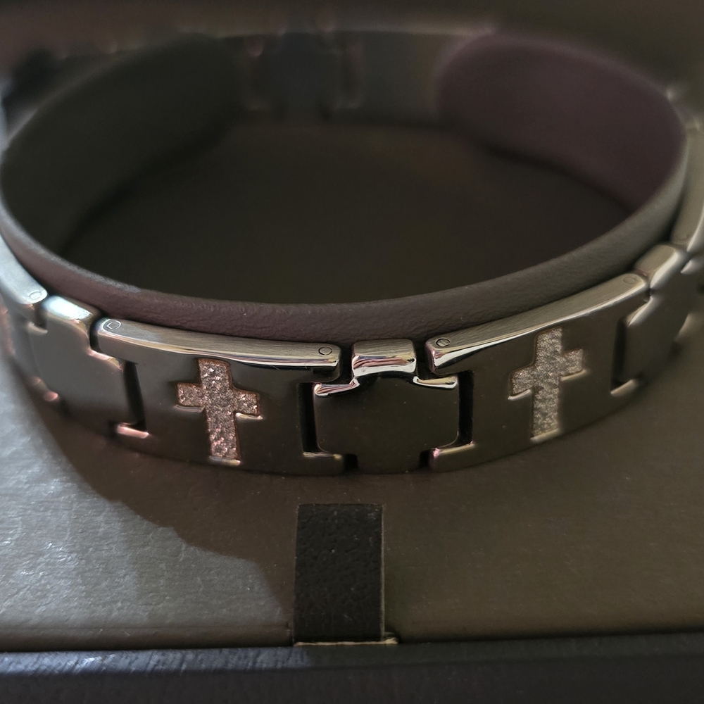 0Men's Black and Silver Stainless Steel Bracelet NEW